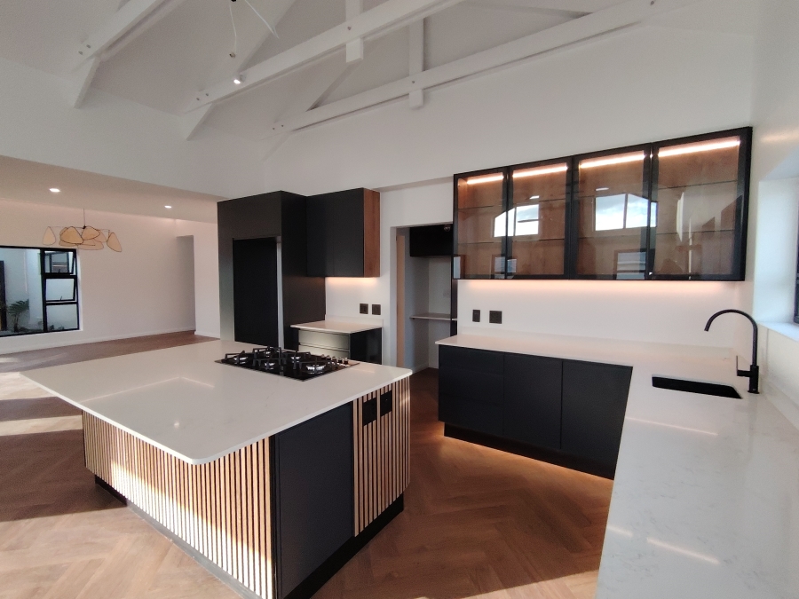 4 Bedroom Property for Sale in Baron View Western Cape